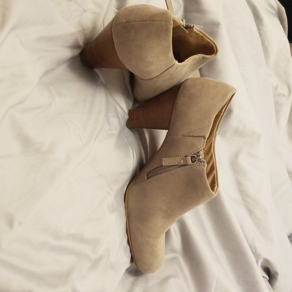 Crown Vintage Booties